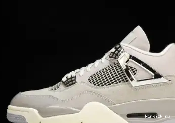 WMNS Air Jordan “Frozen Moments” 4 0522